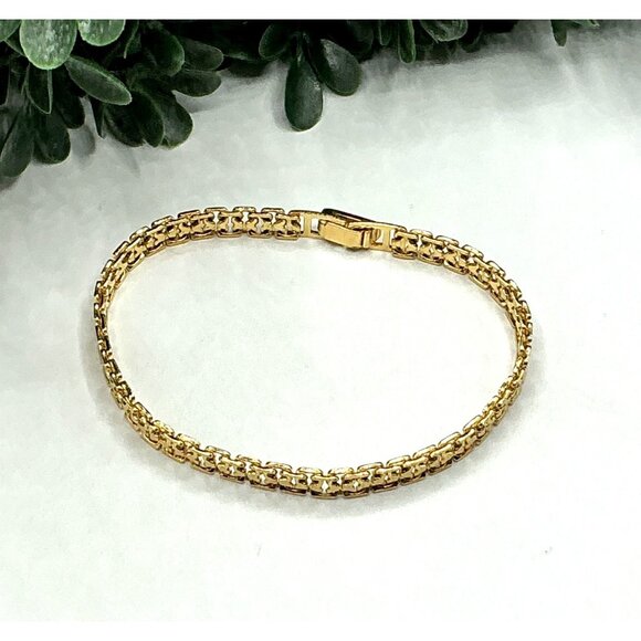 Gold Tone Chain Bracelet With Secure Clasp - Picture 3 of 7